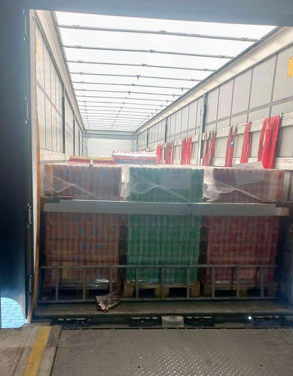 Mixed pallets Coca-Cola Sprite Fanta semi-trailer Martigane